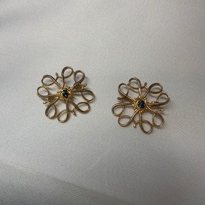 Sapphire 10KT Flower Brooch Set Vintage 4 grams